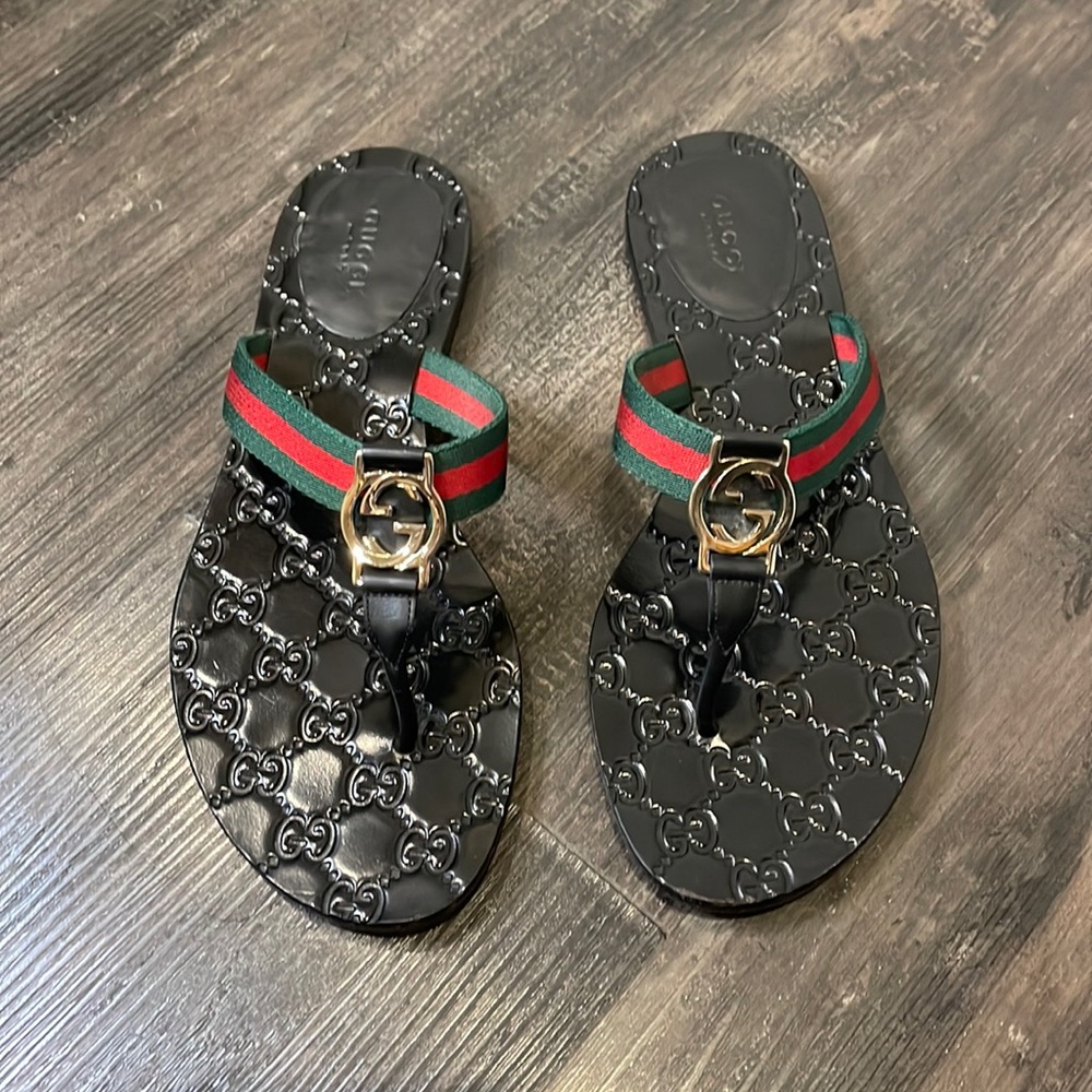 GG black thong sandal